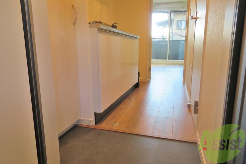 玄関　玄関からお部屋まで真っ直ぐでキッチンを通り抜けます。