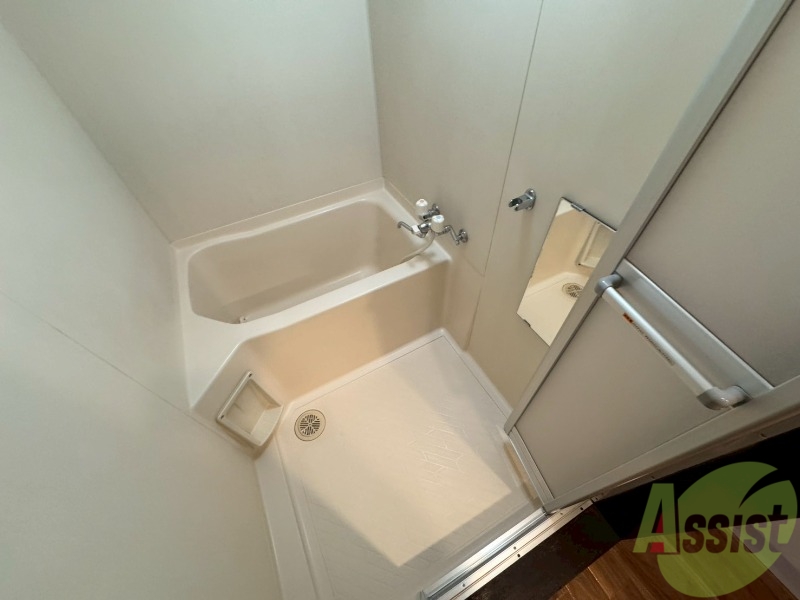 バス・シャワールーム　ユニットバスです。疲れを癒すのに欠かせませんね！