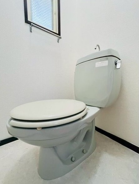 トイレ　バストイレ別です。