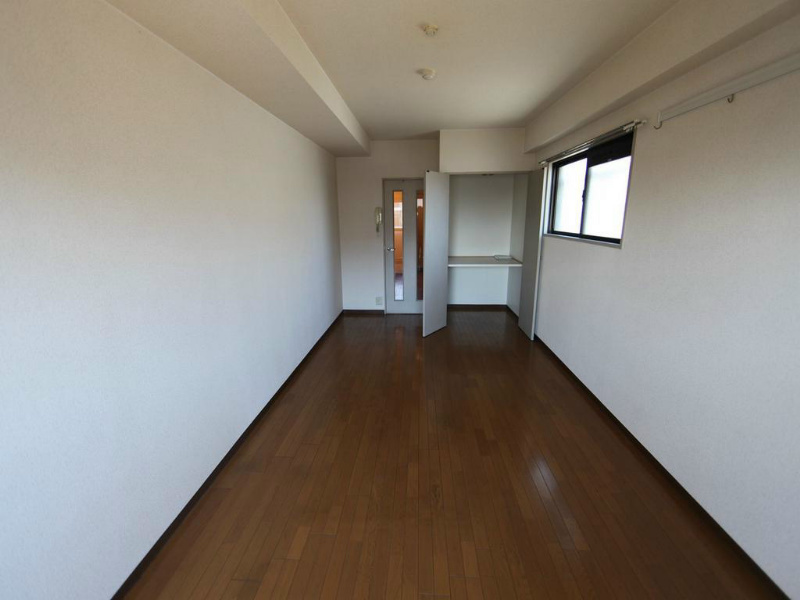 居室・リビング　洋室10帖　クローゼット（収納充実してます）南向きバルコニー