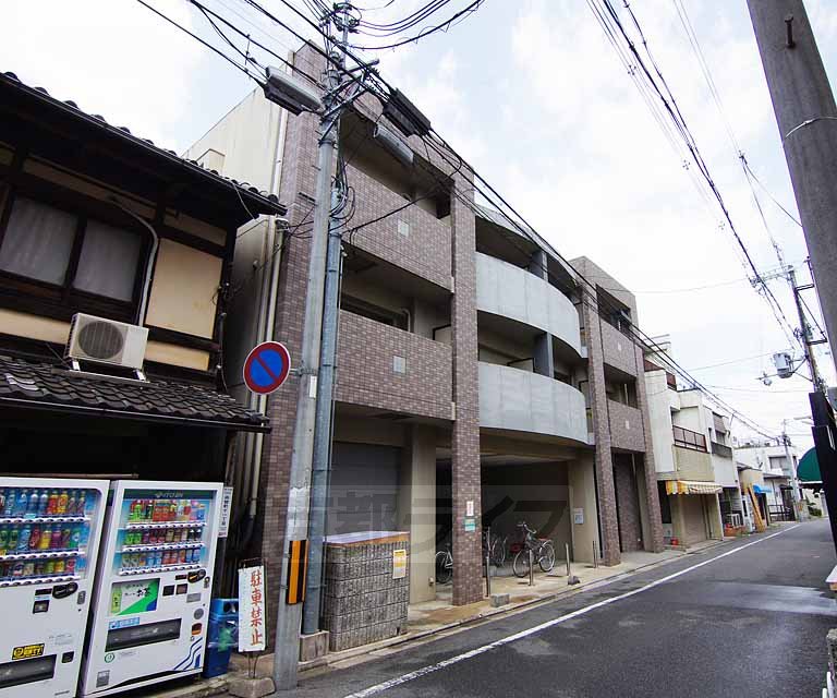 建物外観　鉄筋コンクリート造のしっかりしたマンションです。