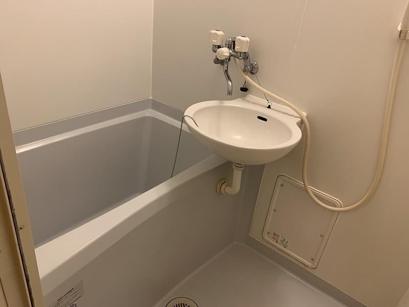 バス・シャワールーム　2F カーペット、クローゼット、モニタ付インターホン