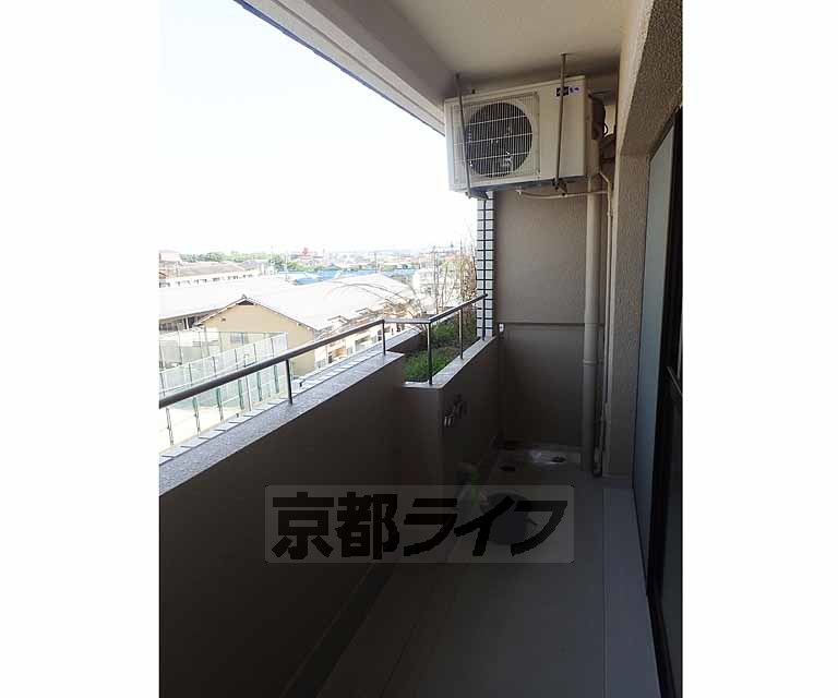 バルコニー　広々としたバルコニーです。