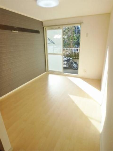 居室・リビング　室内きれいにリフォームされています