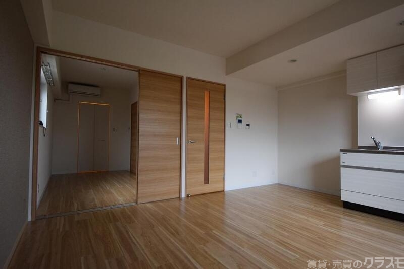 居室・リビング　ソファーなども置ける良い形のリビングです。