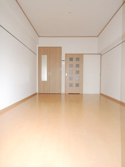 居室・リビング　別号室の参考写真になります。