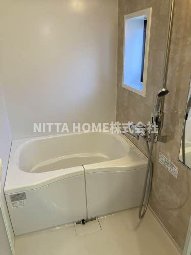 バス・シャワールーム　小窓有り◎浴室乾燥機が付いています！