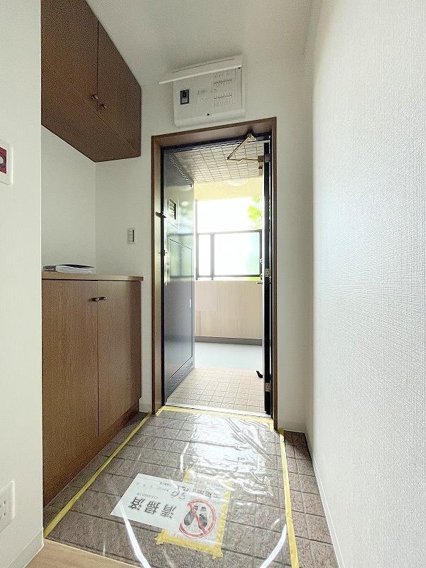 玄関　玄関内側