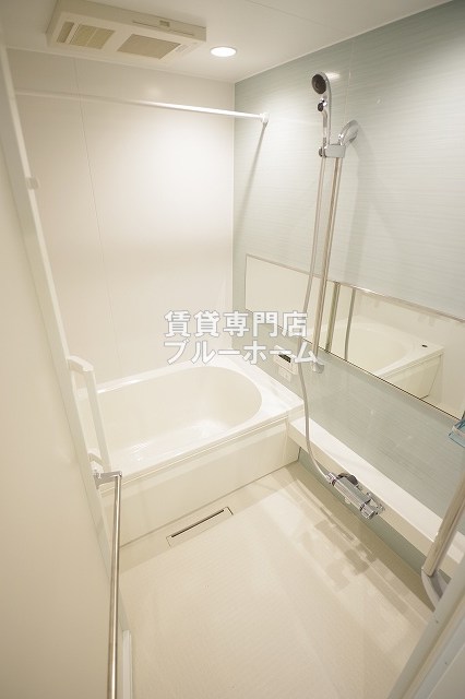 バス・シャワールーム　浴室乾燥機・追い炊き機能付きお風呂です！