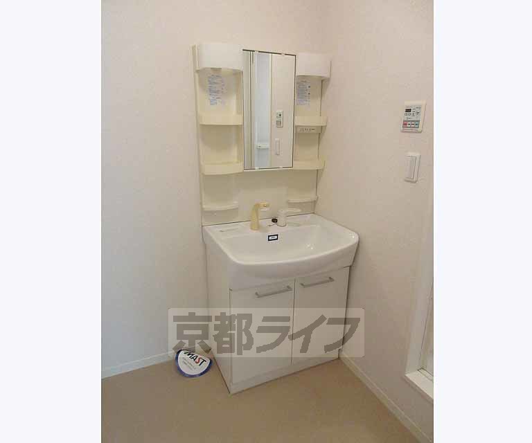 洗面設備　収納たくさんの洗面台です！