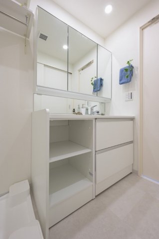 洗面設備　家具はイメージ写真となりま