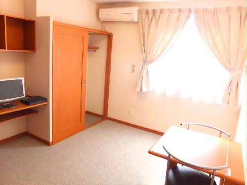 居室・リビング　2Fカーペット仕様です。