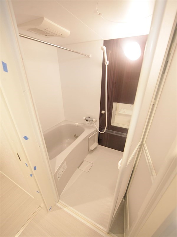 バス・シャワールーム　浴室暖房乾燥機付　追い焚き機能付お風呂　イメージ写真