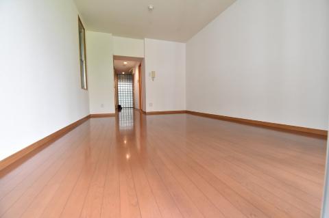 居室・リビング　室内