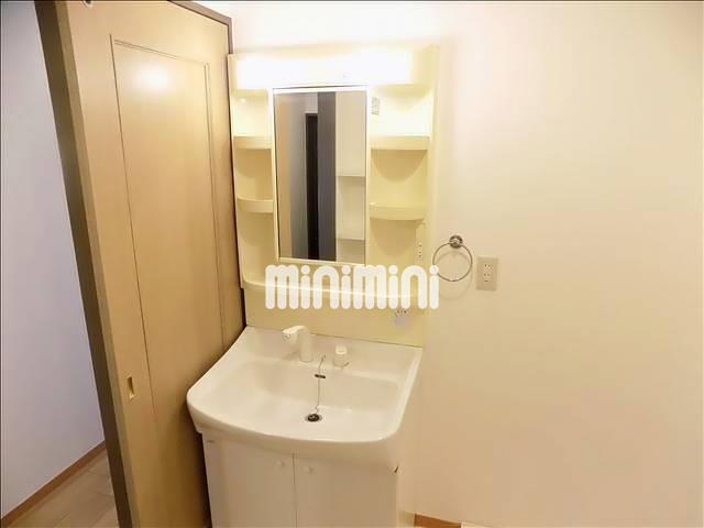 洗面設備　シャンプードレッサー完備で朝の身支度にも便利