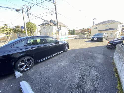 建物外観　駐車場