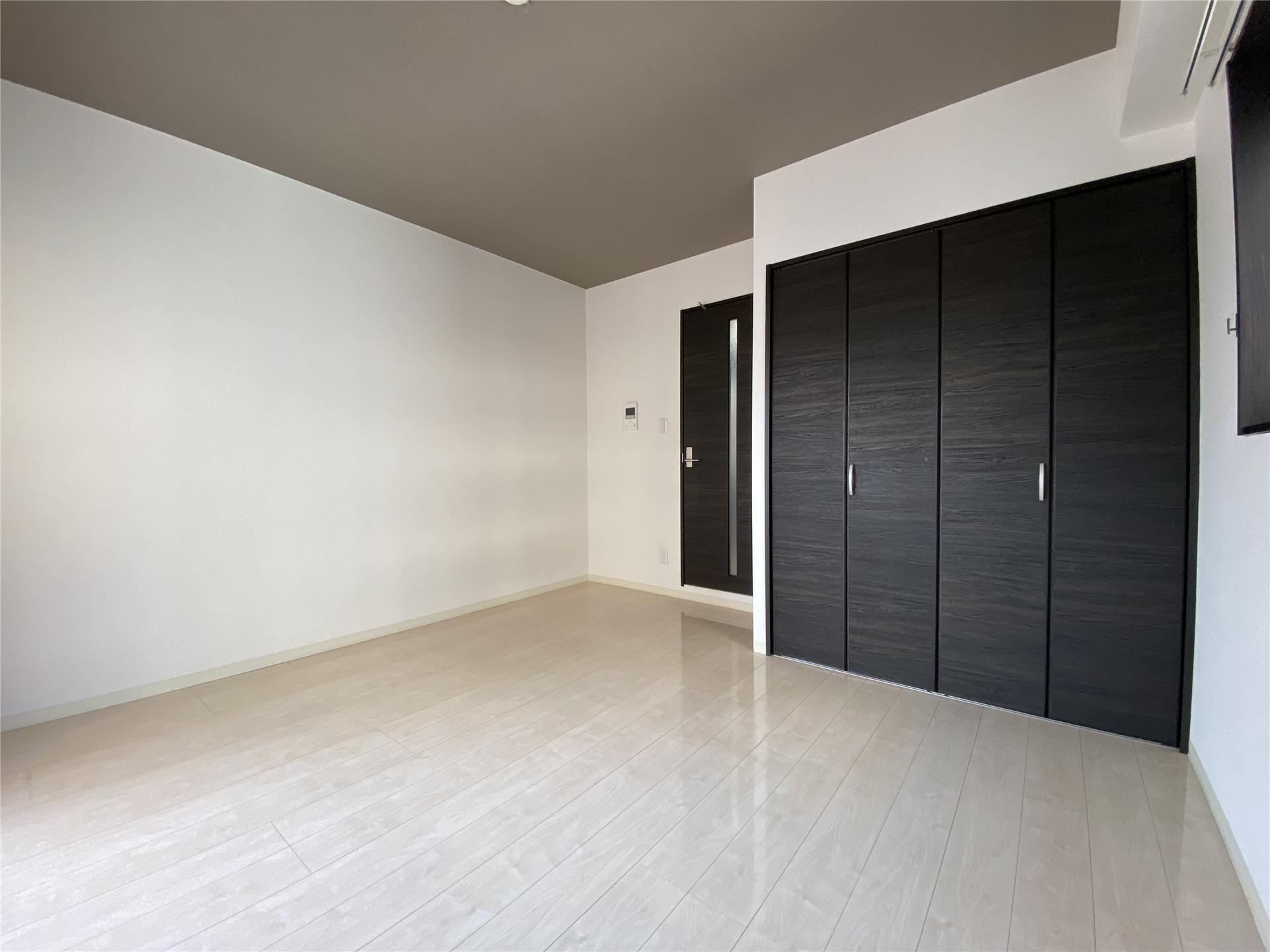 居室・リビング　角部屋、2面採光のお部屋です