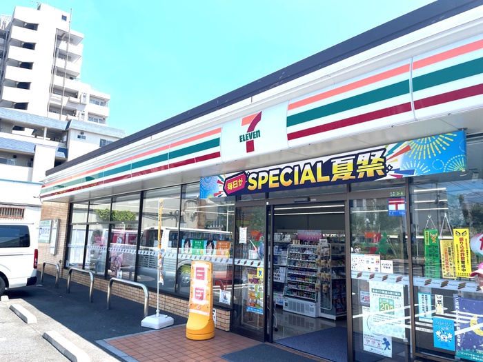 コンビニ　セブンイレブン（コンビニ）まで110m