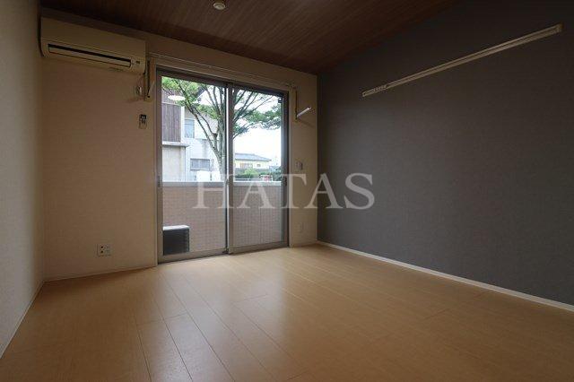 居室・リビング　同物件別部屋です。