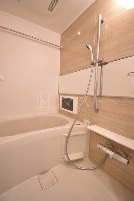 バス・シャワールーム　※奇数階はダークブラウン（茶系）です。