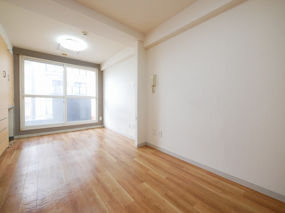 居室・リビング　◆バスセンター前駅徒歩5分の好立地！◆水道料定額で経済的！