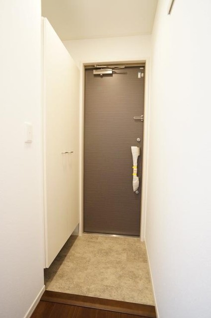 玄関　玄関には大きな下駄箱があるので、いつでもスッキリ片付きます！