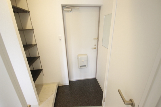 玄関　※別部屋の写真です