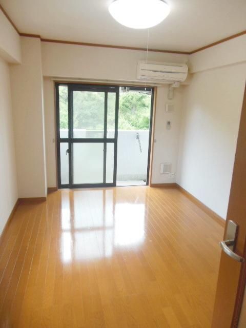 居室・リビング　～南向きで明るい居室で明るいシングルライフ～