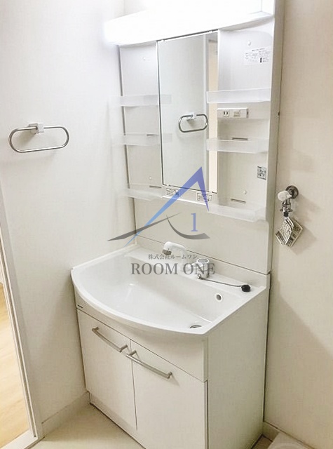 洗面設備　独立洗面台です。