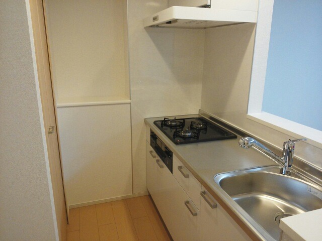 キッチン　人気の３口ガスコンロのシステムキッチン