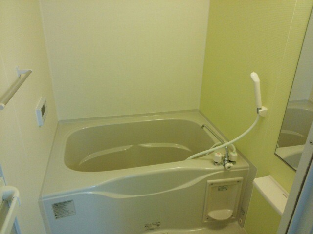 バス・シャワールーム　清潔感のあるバスルーム