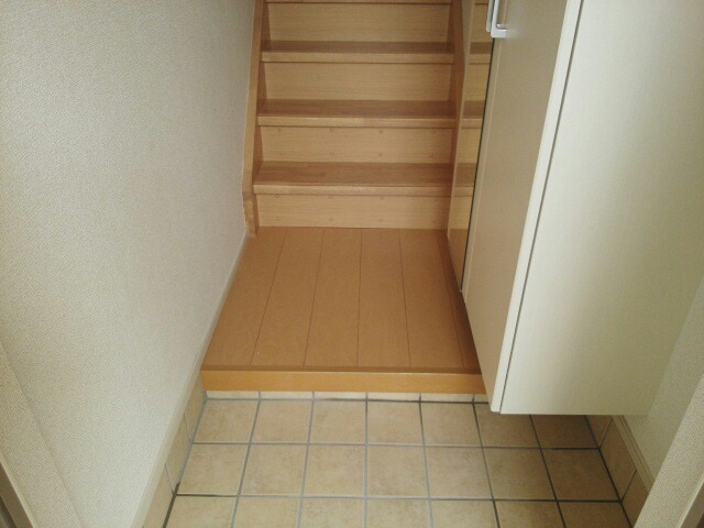 玄関　大きめのシューズボックス完備の玄関ホール