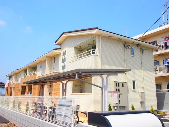 建物外観　スーパー・コンビニ徒歩圏内の綺麗な建物