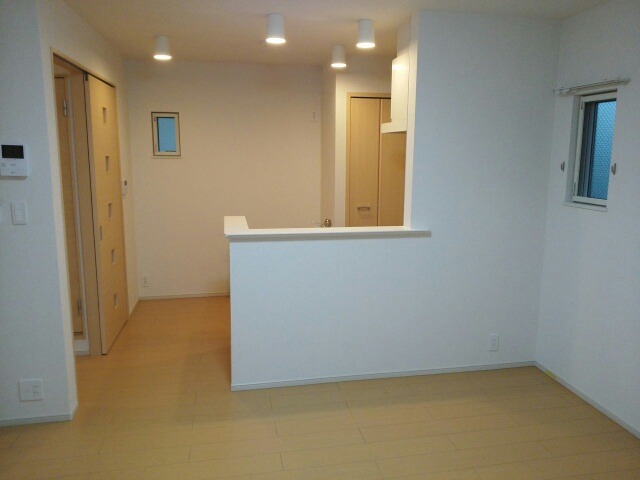 居室・リビング　ダイニングテーブルを置いてもゆとりあるＬＤＫ