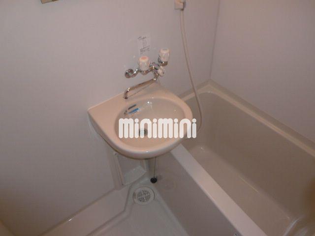 バス・シャワールーム　ゆったりと湯船に浸かれます。