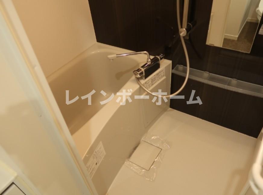 バス・シャワールーム　落ち着いた空間のお風呂です