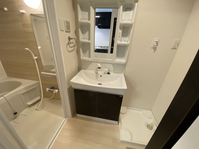 洗面設備　おしゃれな独立洗面台です