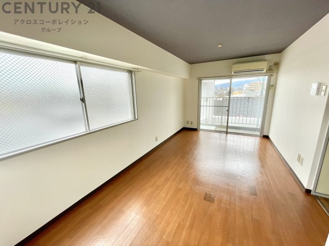 居室・リビング　洋室6.5帖！エアコン設置済み！