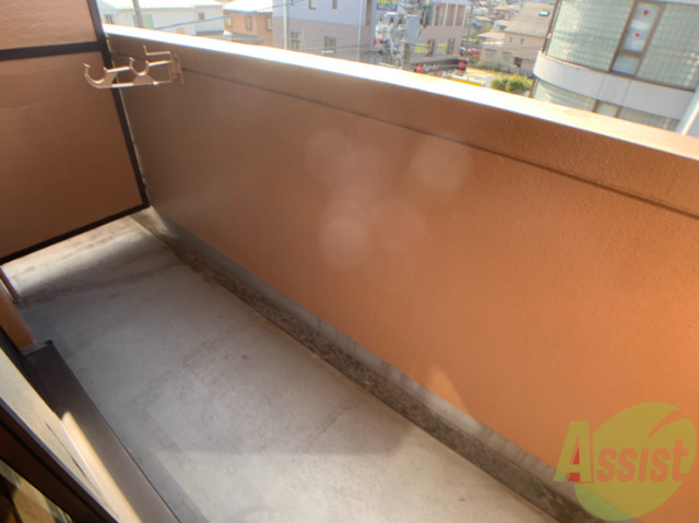 バルコニー　バルコニー洗濯物がしっかり干せそうな広さです。