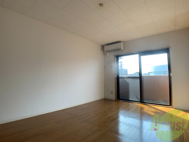 居室・リビング　大きな窓が印象的な綺麗なお部屋ですね～。