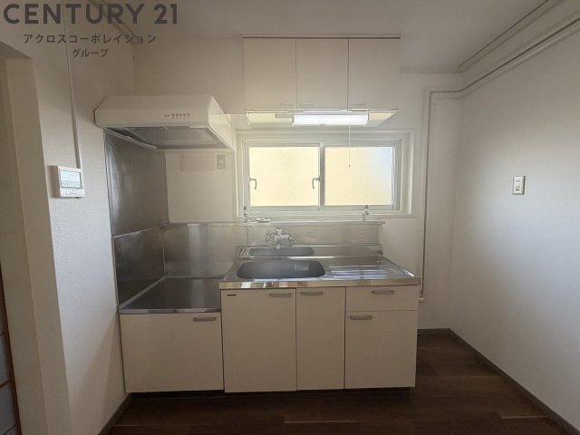 キッチン　壁付けキッチンでスペースを最大限有効活用できます！