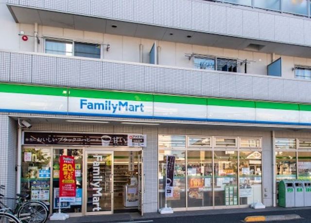 コンビニ　ファミリーマート南篠崎町二丁目店（コンビニ）まで486m