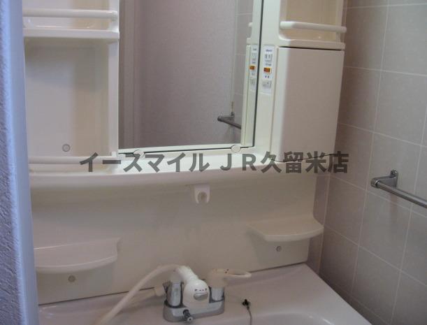 洗面設備　独立洗面化粧台が付いています