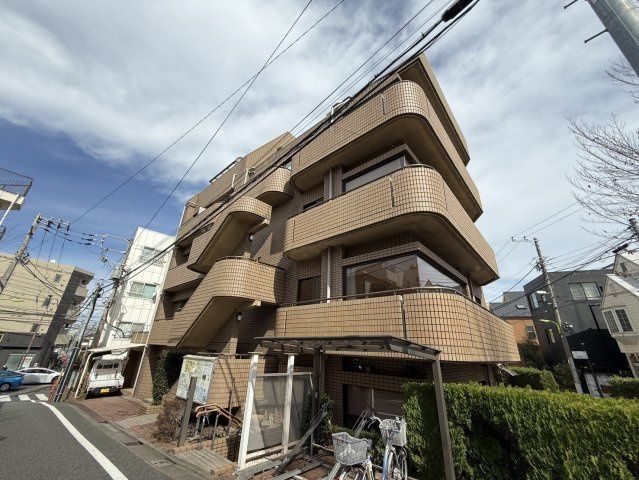 建物外観　家具家電付き鉄筋コンクリートマンション♪