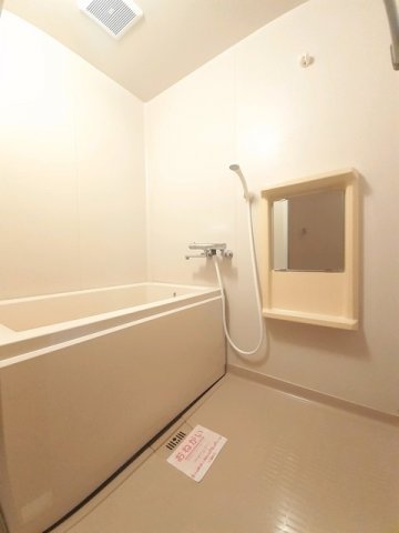 バス・シャワールーム　コンパクトで使いやすいお風呂です