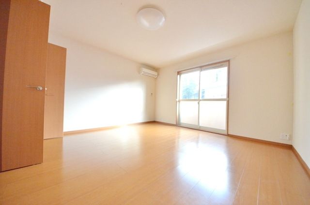 居室・リビング　明るいお部屋です♪