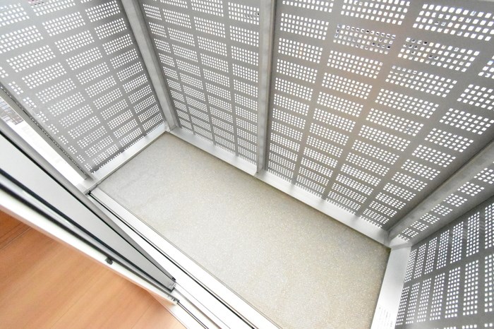 バルコニー　天気の良い日は洗濯物が出せます