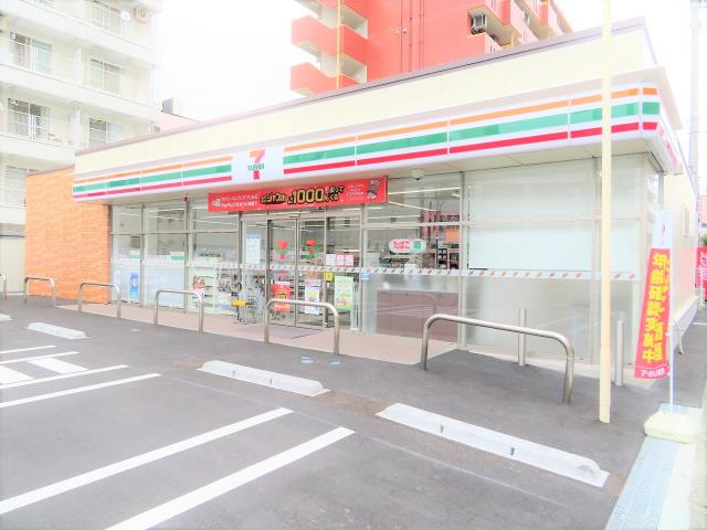 コンビニ　セブンイレブン（コンビニ）まで230m