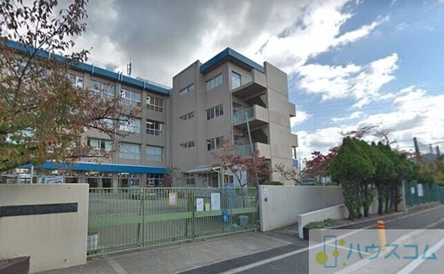 小学校　摂津市立鳥飼北小学校（小学校）まで276m