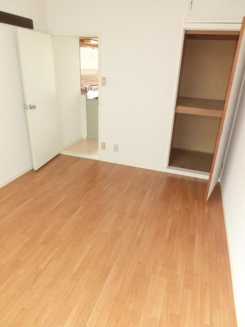 その他部屋・スペース　バルコニーから見た居室